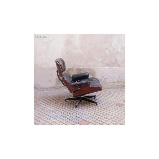 Poltrona vintage in palissandro con pouf di Charles e Ray Eames per Herman Miller, 1970