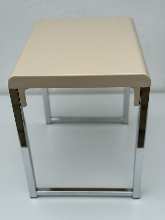 Image 1 of 2x Tables d'appoint de l'ère spatiale