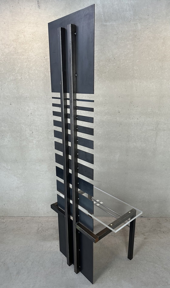 Image 1 of Silla de diseño con respaldo alto