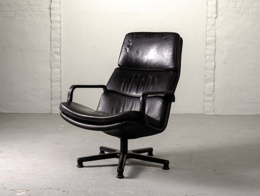 Artifort Dutch Design Style black leather swivel armchair, F-series