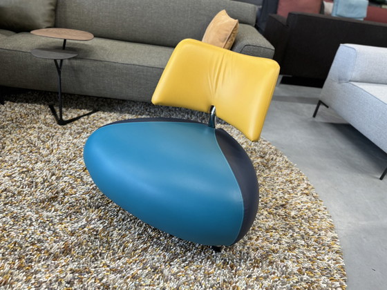 Image 1 of Fauteuil Leolux Pallone cuir bleu jaune