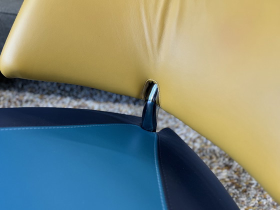 Image 1 of Fauteuil Leolux Pallone cuir bleu jaune