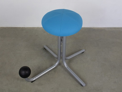 Globe Two high ergonomic stool design Peter Opstvik