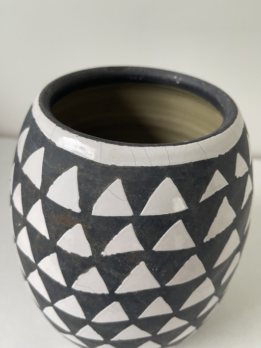 Vase / Pot Black White