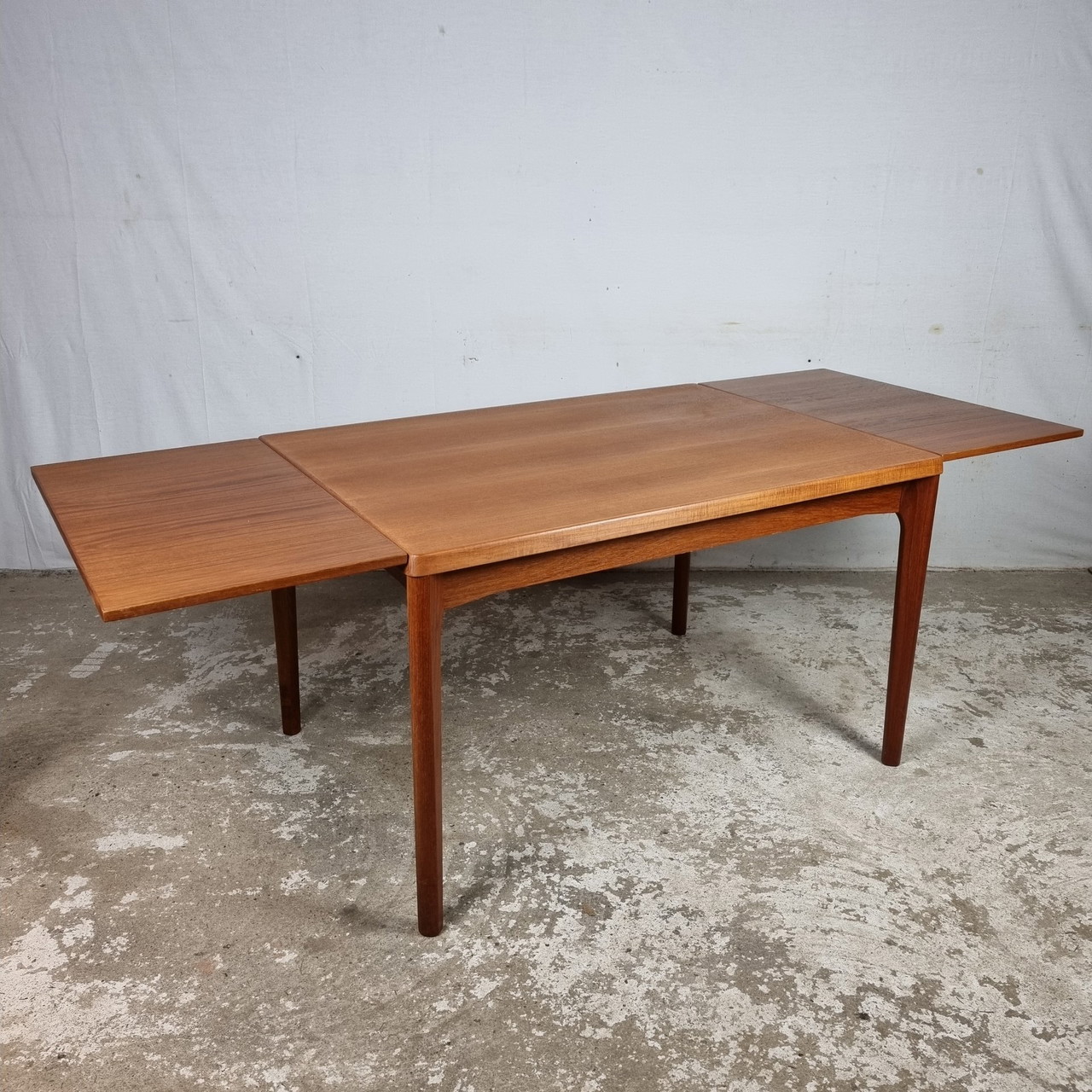 Henning Kjaernulf, Vejle, tavolo da pranzo vintage danese in teak degli anni '60