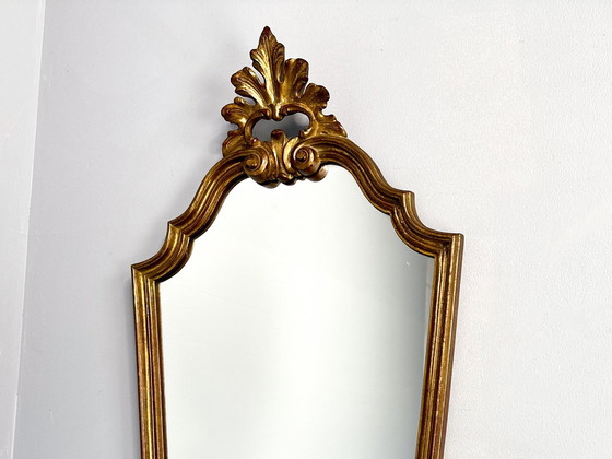 Image 1 of Specchio dorato con cornice vintage e decorazioni ornamentali