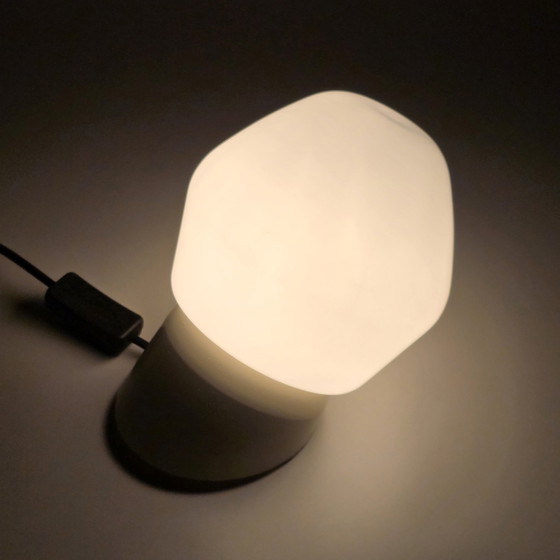 Image 1 of Lampada da parete inclinata vintage in bachelite beige Corodex e vetro opalino - Olanda, anni '70.