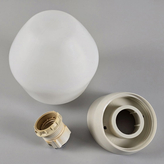 Image 1 of Lampada da parete inclinata vintage in bachelite beige Corodex e vetro opalino - Olanda, anni '70.