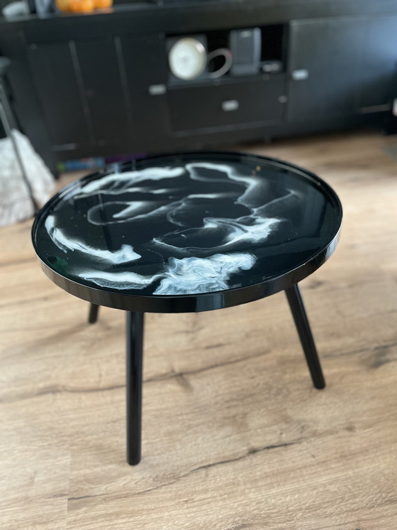 Image 1 of Mesa de centro de epoxi con aspecto de mármol Art By Screamer