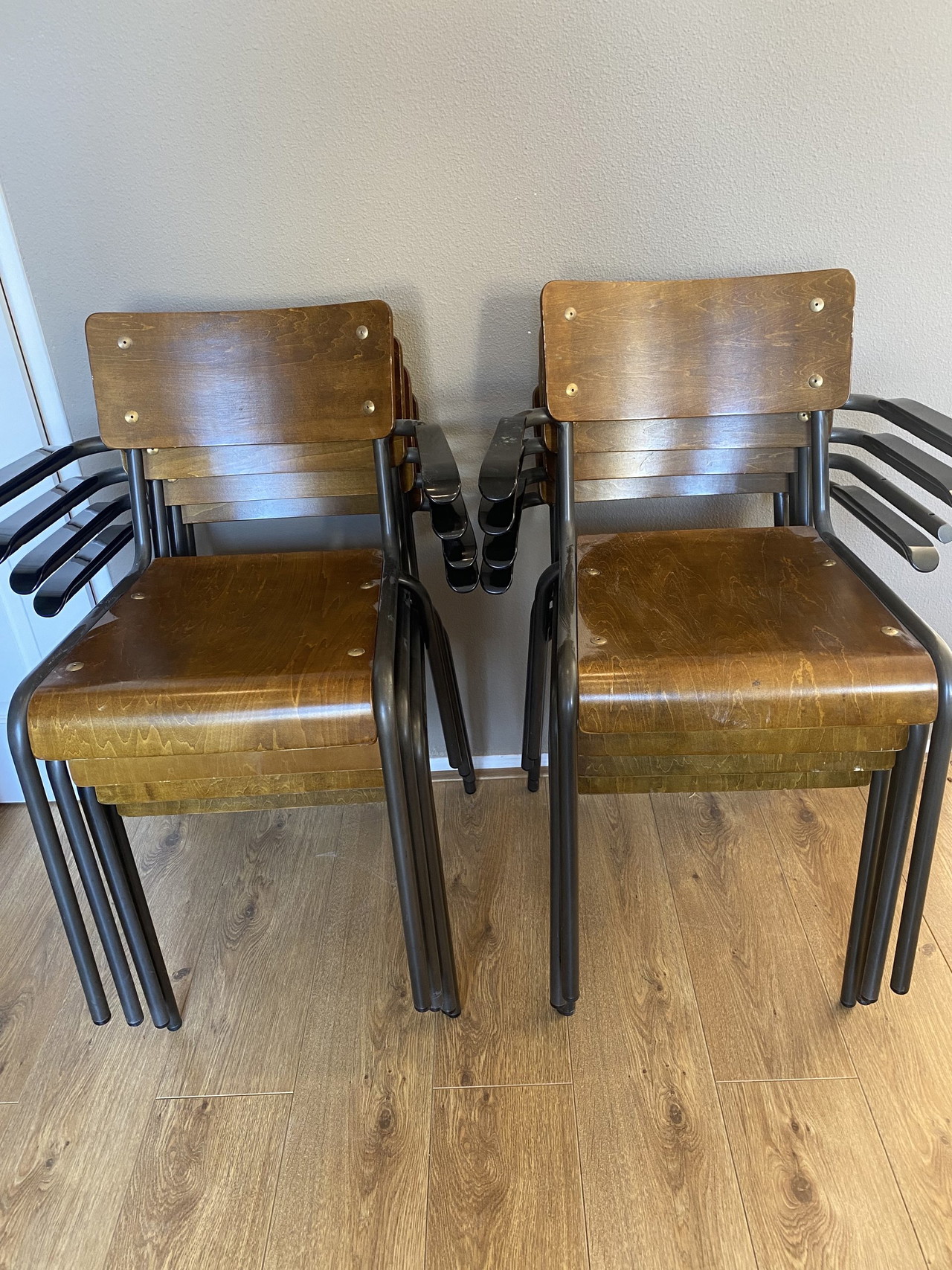 8 sedie scolastiche industriali vintage con braccioli