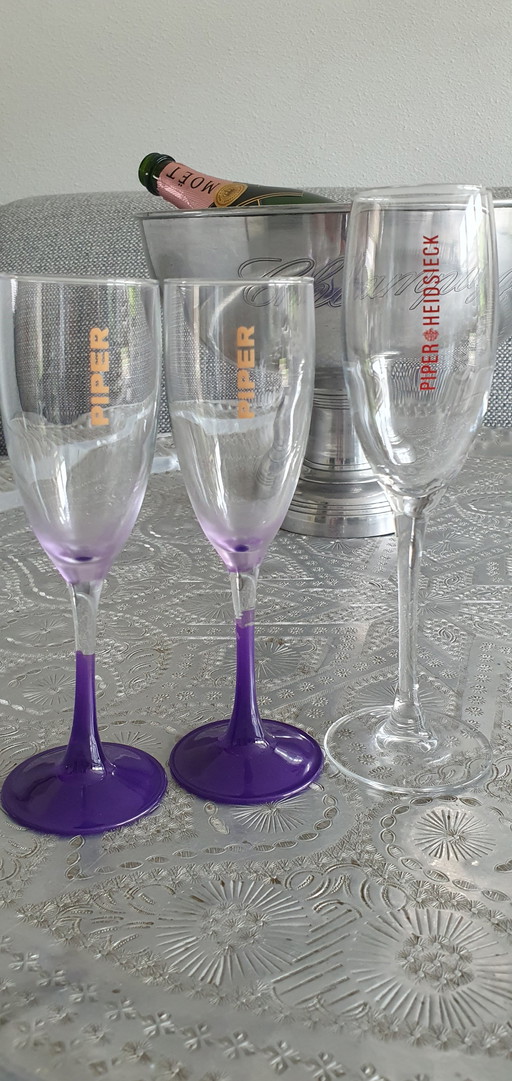 23x verres à champagne de mumm à Veuve Clicquot