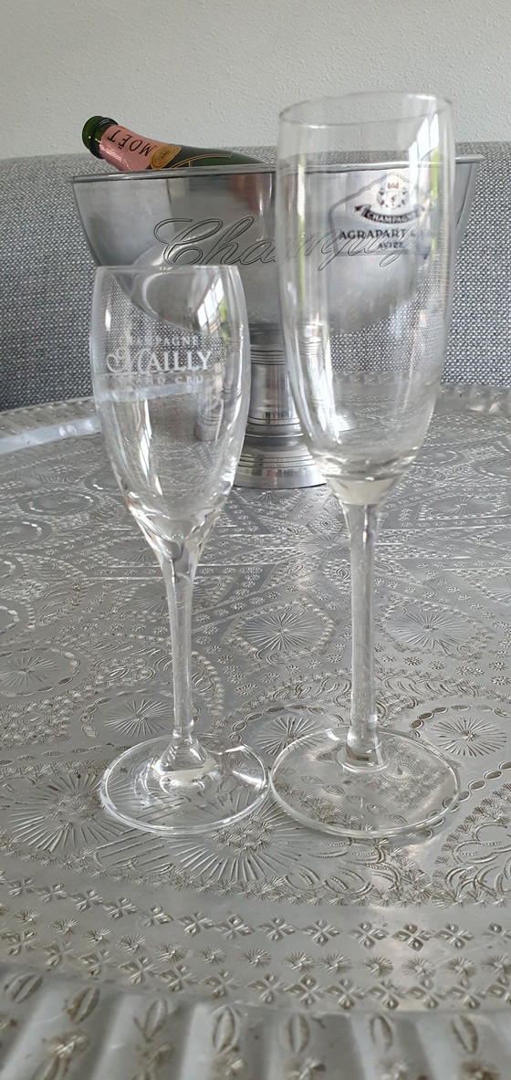 Image 1 of 23x Champagne glasses from mumm to Veuve Clicquot