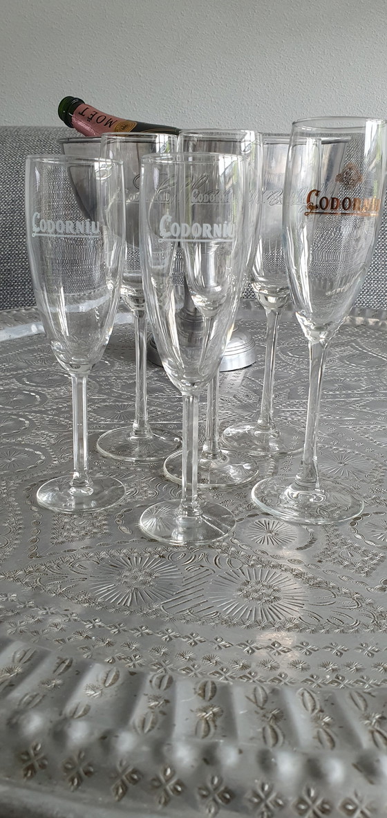 Image 1 of 23x Champagne glasses from mumm to Veuve Clicquot