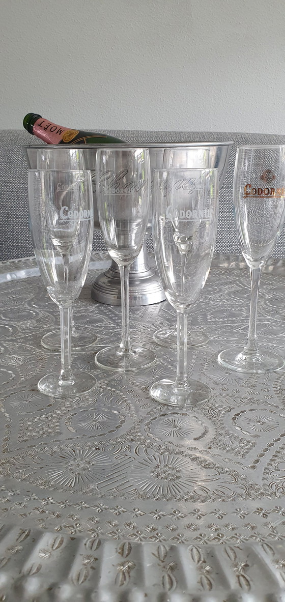 Image 1 of 23x Champagne glasses from mumm to Veuve Clicquot