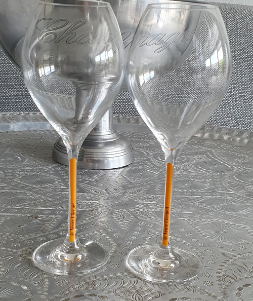 23x verres à champagne de mumm à Veuve Clicquot