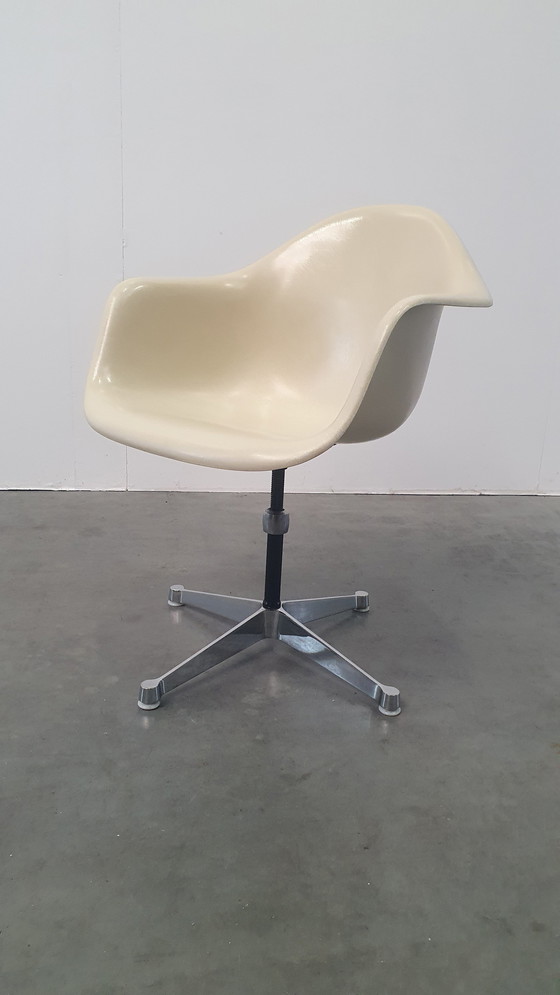 Image 1 of 2x Eames Herman Miller fiberglass parchment chair 70s