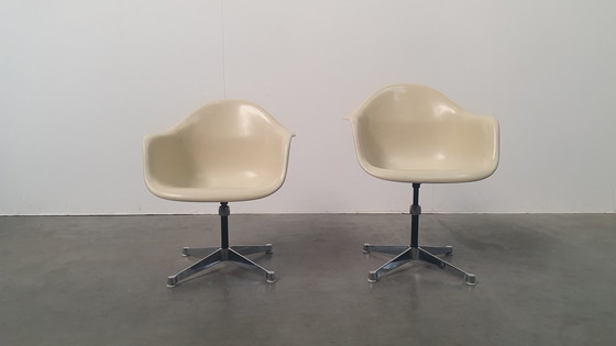 Image 1 of 2x Eames Herman Miller fiberglass parchment chair 70s