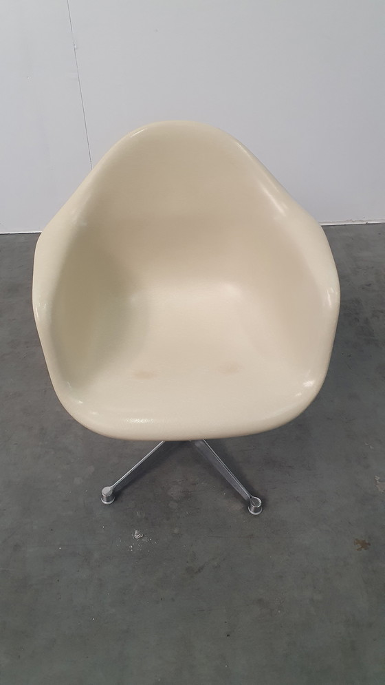 Image 1 of 2x Eames Herman Miller fiberglass parchment chair 70s