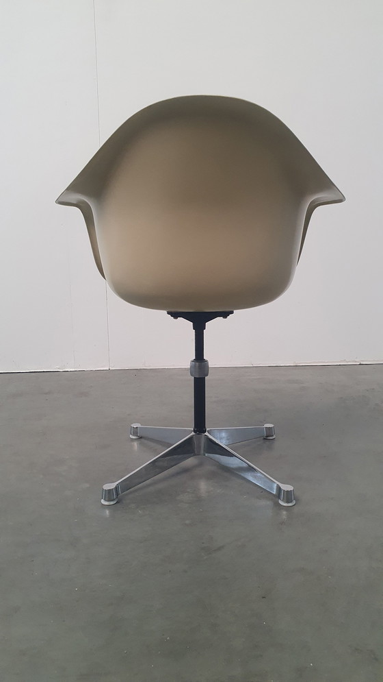 Image 1 of 2x Eames Herman Miller fiberglass parchment chair 70s