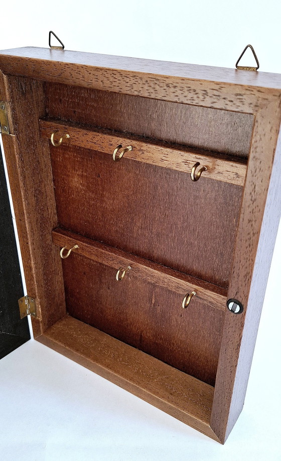 Image 1 of Cassetta portachiavi in legno vintage con specchio