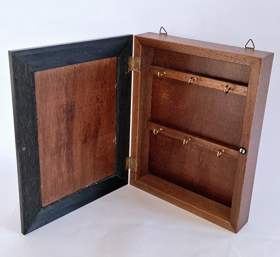 Image 1 of Cassetta portachiavi in legno vintage con specchio