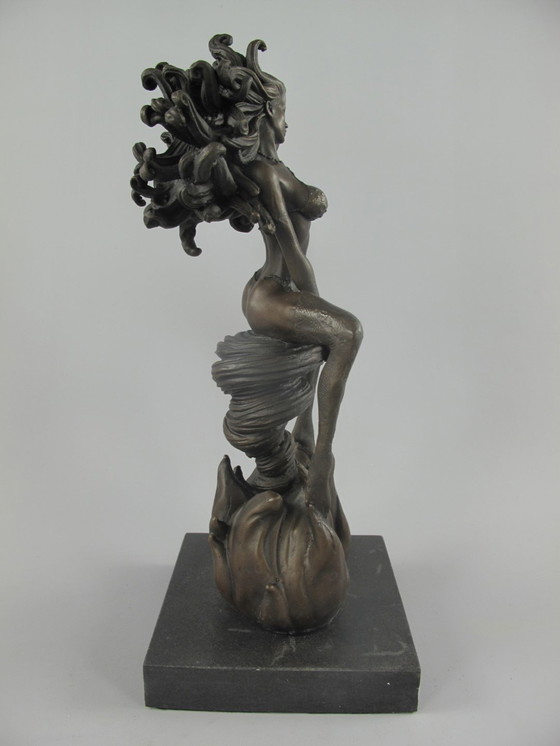 Image 1 of Statua in bronzo della dea Medusa