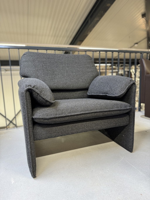 Leolux Bora Beta Armchair anthracite fabric