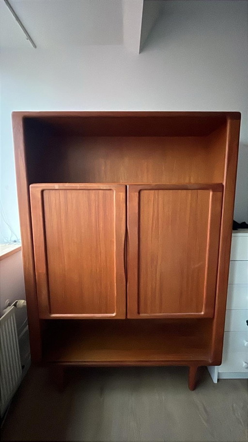 Dyrlund Cupboard