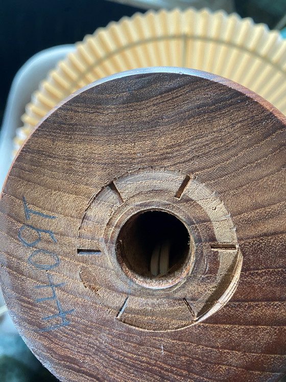 Image 1 of NK - Lámpara de mesa de mediados de siglo de Nordiska Kompaniets con base de teca y pantalla de plástico fruncido de la década d