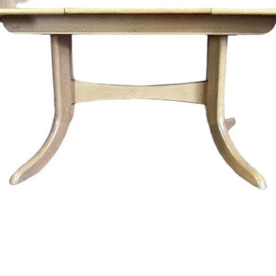 Image 1 of Extendable table