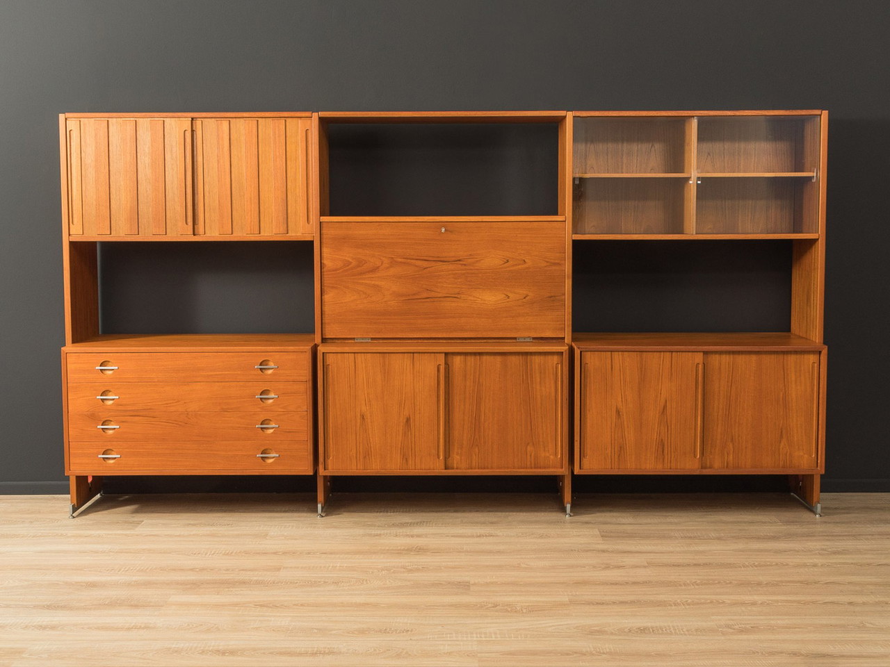 Unidad de pared Hans J. Wegner RY-100