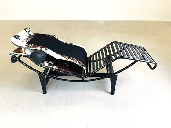 Image 1 of Lettino vintage Lc4 Cassina Le Corbusier in pelle di vacchetta