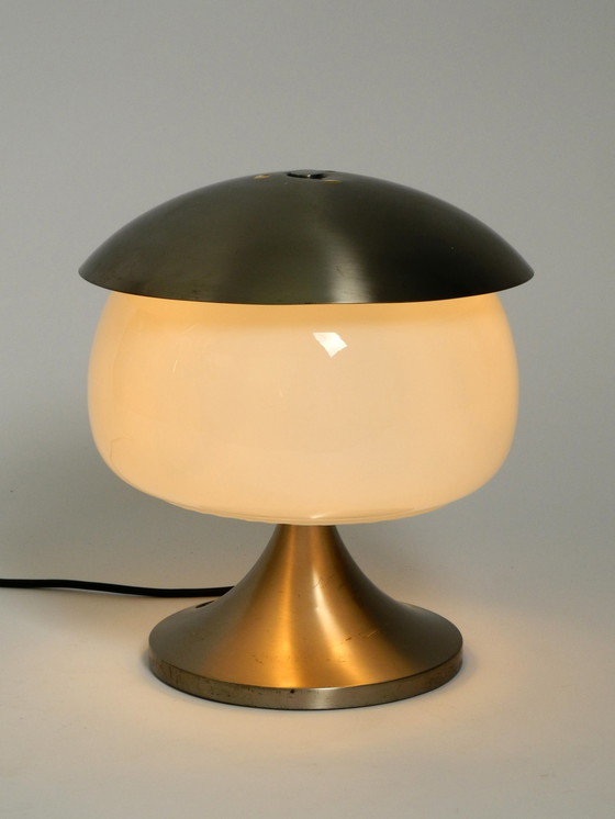 Image 1 of Rare grande lampe de table italienne en aluminium massif et verre au design de l'ère spatiale