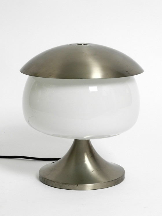 Image 1 of Rare grande lampe de table italienne en aluminium massif et verre au design de l'ère spatiale