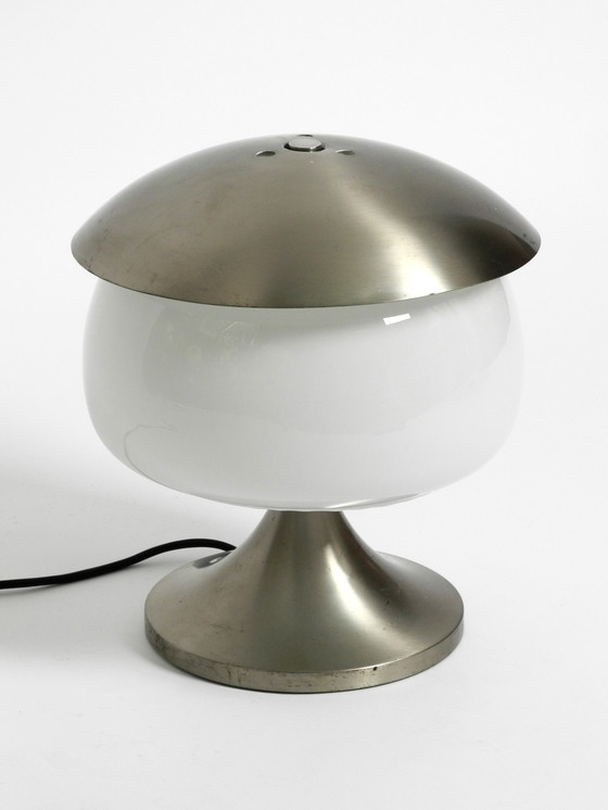 Image 1 of Rare grande lampe de table italienne en aluminium massif et verre au design de l'ère spatiale