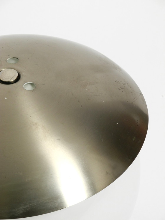 Image 1 of Rare grande lampe de table italienne en aluminium massif et verre au design de l'ère spatiale