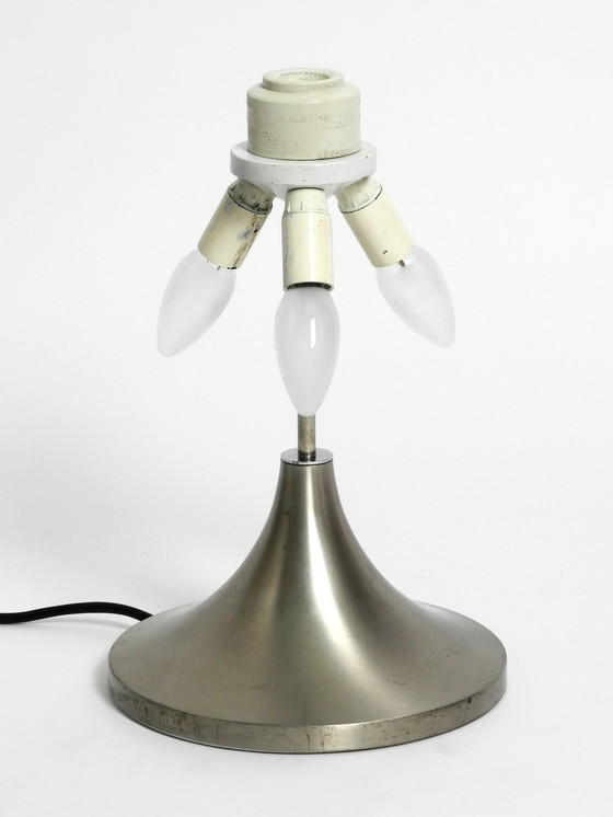 Image 1 of Rare grande lampe de table italienne en aluminium massif et verre au design de l'ère spatiale