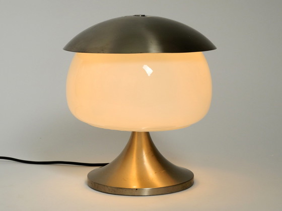 Image 1 of Rare grande lampe de table italienne en aluminium massif et verre au design de l'ère spatiale