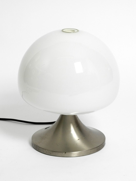 Image 1 of Rare grande lampe de table italienne en aluminium massif et verre au design de l'ère spatiale