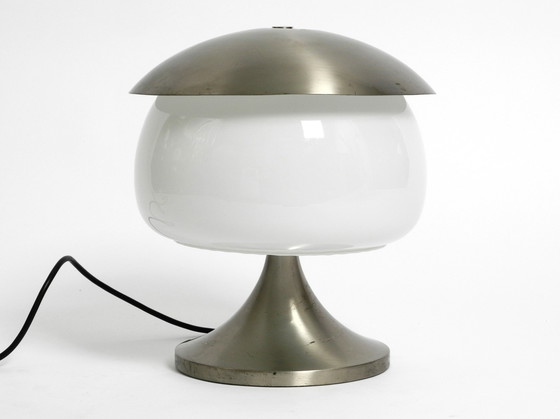 Image 1 of Rare grande lampe de table italienne en aluminium massif et verre au design de l'ère spatiale