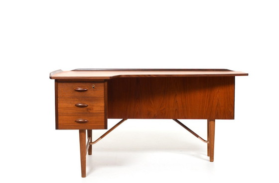 Image 1 of Bureau vintage Boomerang par Peter Løvig Nielsen