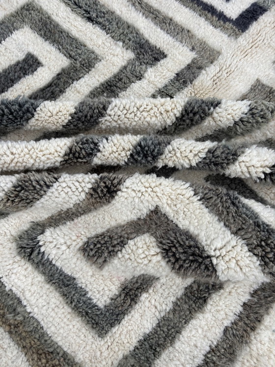 Image 1 of "Menza" - Contemporary Handwoven Moroccan Rug