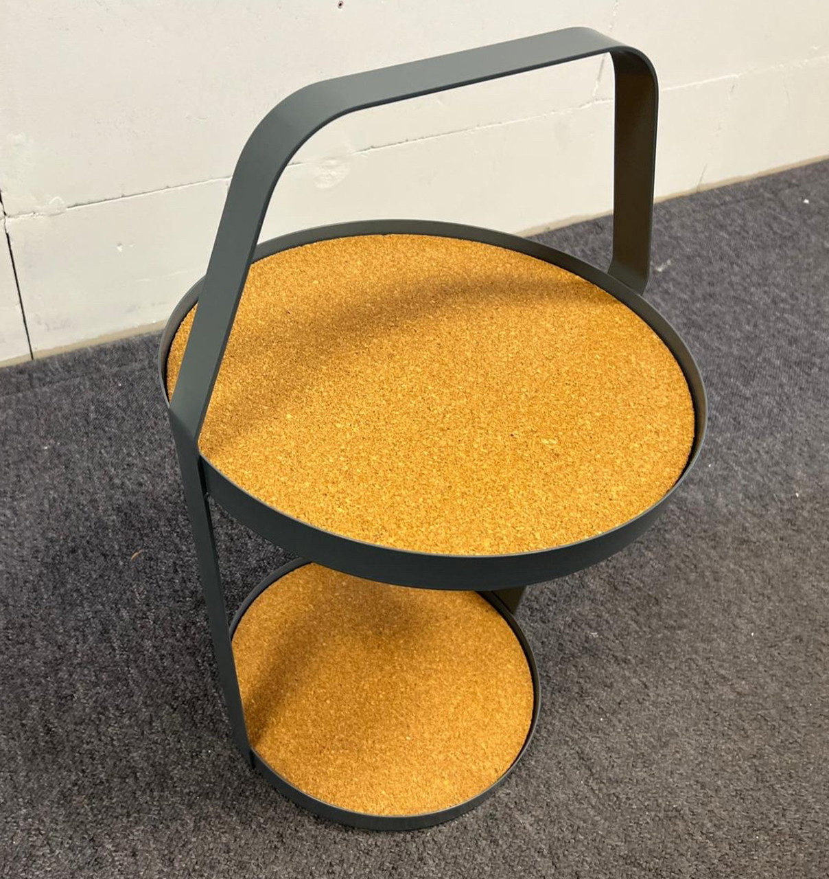 Mesa de corcho con diseño en stock