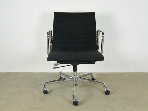 Vitra EA 117 Office chair Charles & Ray Eames