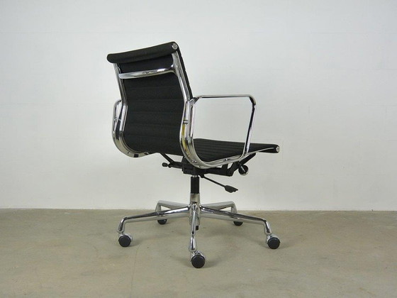 Image 1 of Vitra EA 117 Office chair Charles & Ray Eames