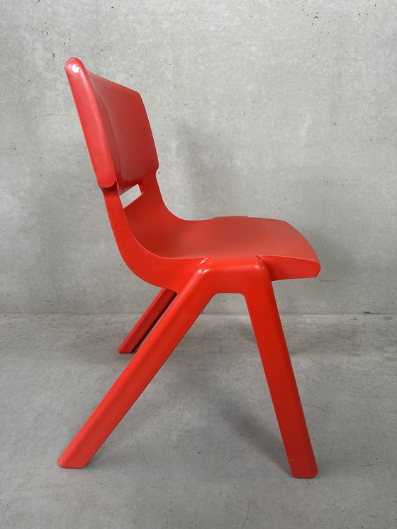 Image 1 of Chaise design en plastique