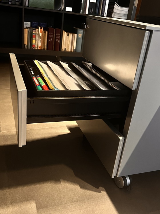 Image 1 of Modern office furniture with drawer unit