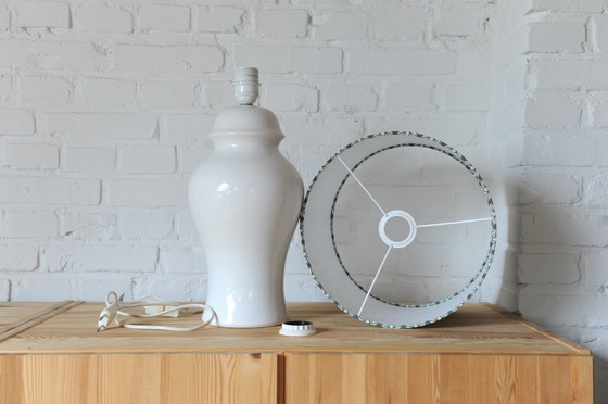 Image 1 of Lampe de table vintage en porcelaine blanche avec nouvel abat-jour fait main avec impression botanique