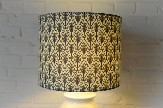 Image 1 of Lampe de table vintage en porcelaine blanche avec nouvel abat-jour fait main avec impression botanique