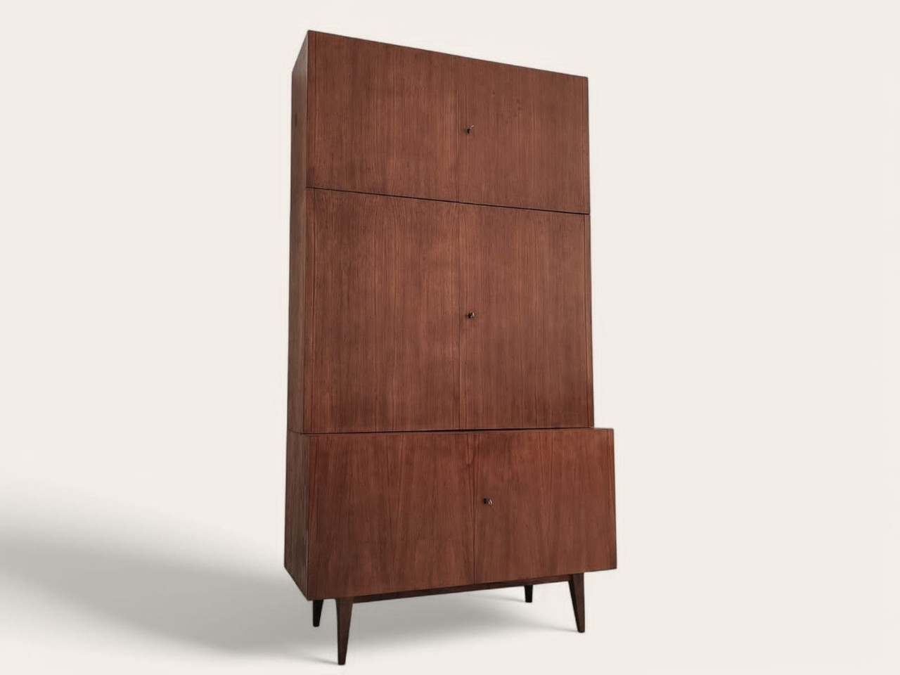 Credenza alta di metà secolo